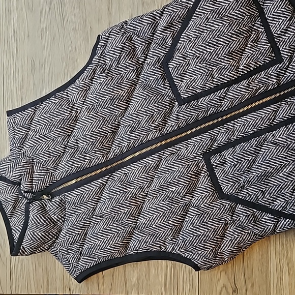 J. Crew Black and Tan Herringbone Quilted Down Puffer Vest S - Picture 1 of 7